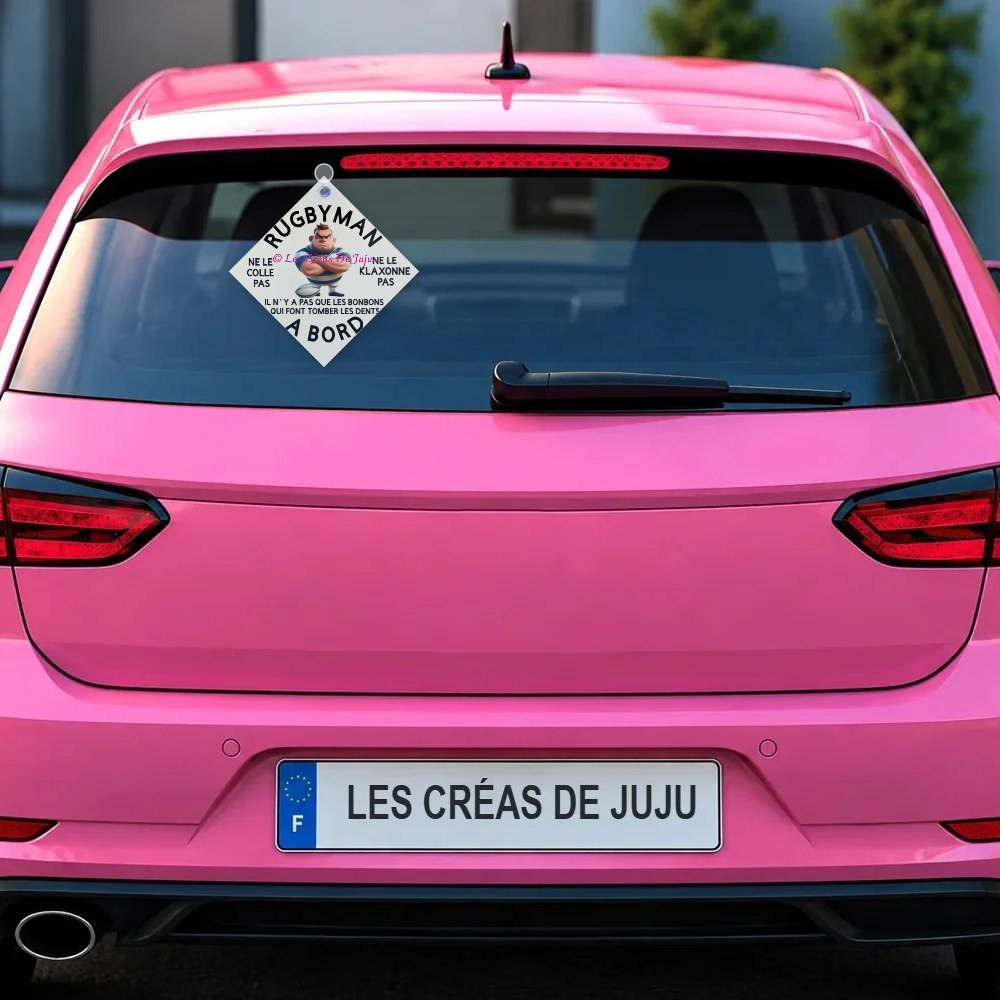 Plaque ventouse rugbyman à bord plusieurs versions derrière la lunette arrière d'une voiture rose – Les Créas De Juju