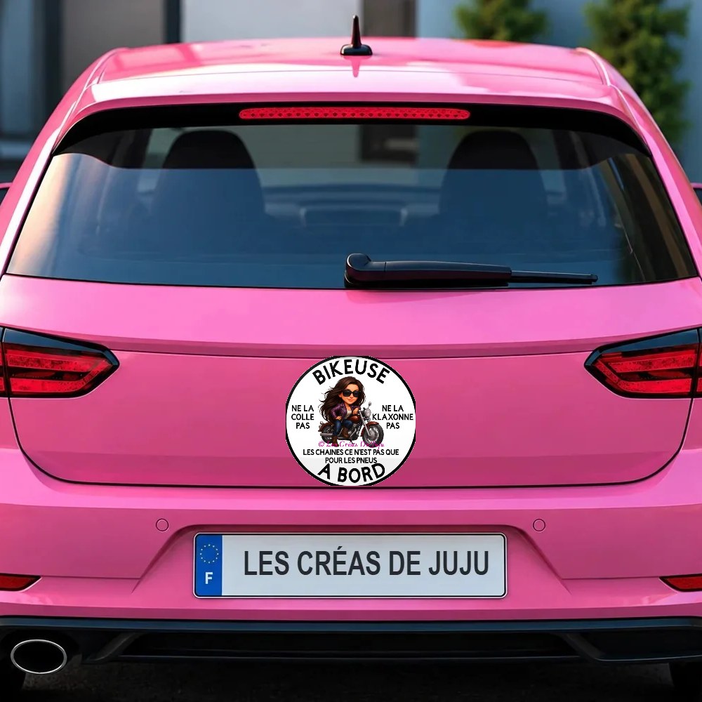 Stickers bikeuse à bord sur le coffre d'une voiture rose – Les Créas De Juju