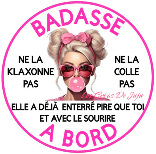 Macaron aimanté badasse à bord blonde