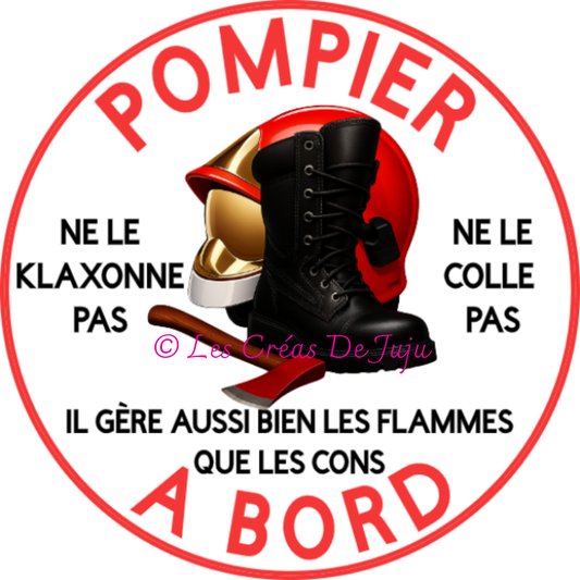 Macaron aimanté pompier à bord version masculine