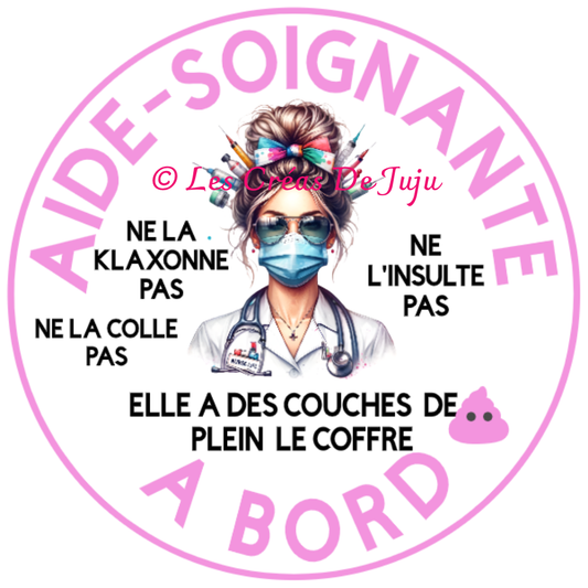 Macaron aimanté aide soignante à bord