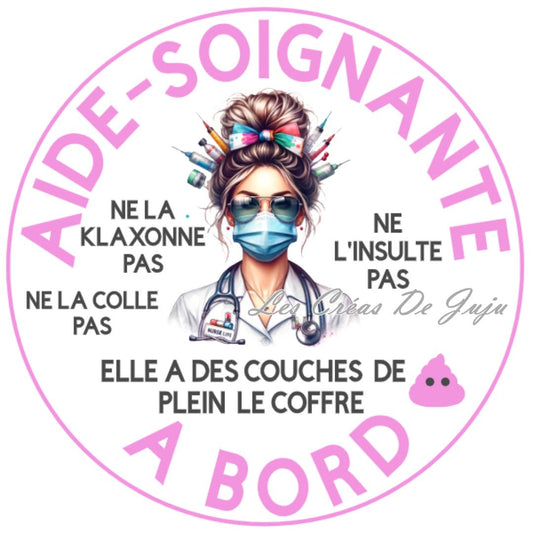 Macaron aimanté aide soignante à bord