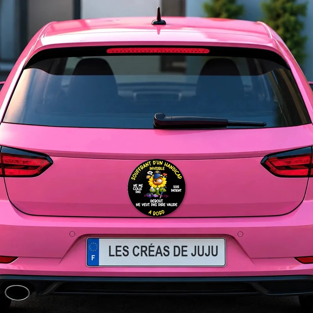 Magnet handicap invisible à bord homme 2 versions sur le coffre d'une voiture rose – Les Créas De Juju