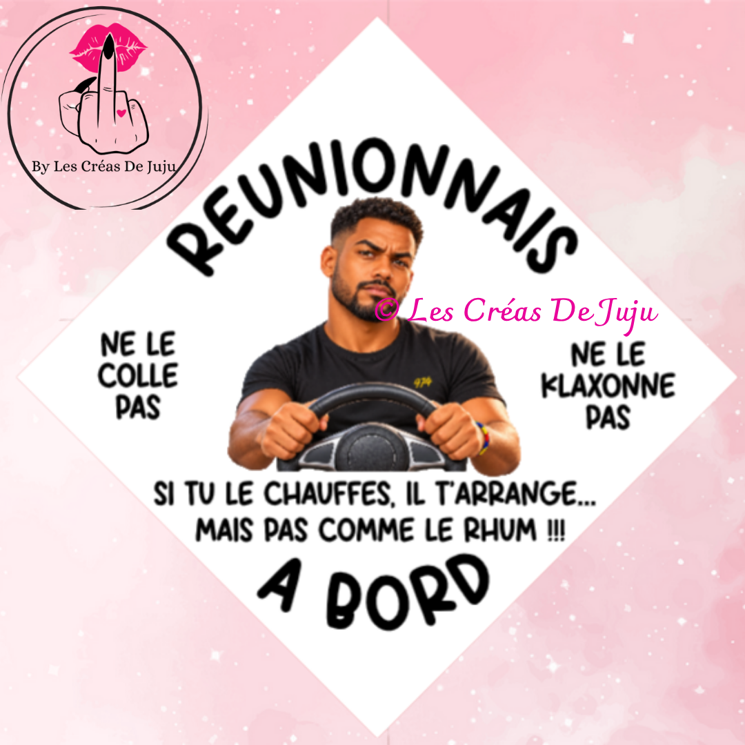 Plaque ventouse humour "Réunionnais à bord" homme fond blanc, si tu le chauffes il t'arrange mais pas comme le rhum, 14 x 14 cm - Les Créas de Juju