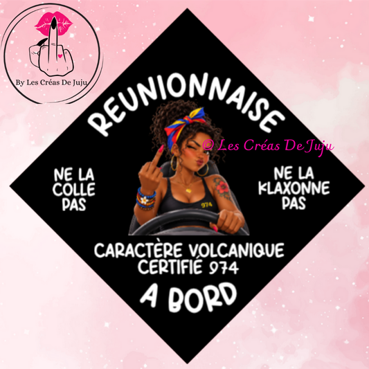 Plaque ventouse humour "Réunionnaise à bord" fond noir, caractère volcanique certifié 974, 14 x 14 cm - Les Créas de Juju
