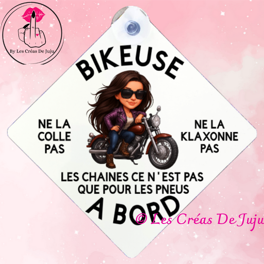 Plaque ventouse bikeuse à bord