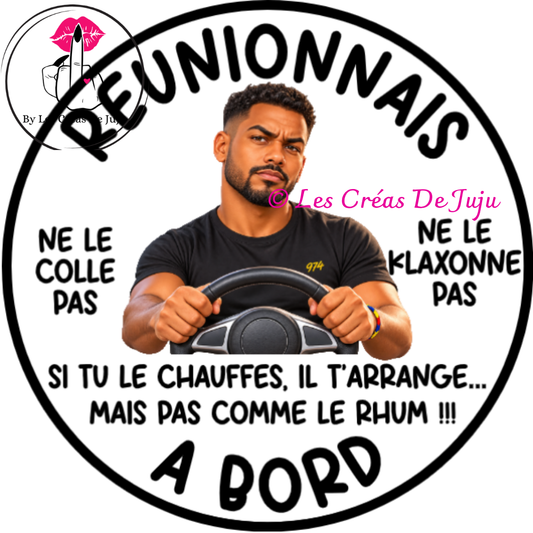 Sticker pour voiture humour "Réunionnais à bord" homme fond blanc, si tu le chauffes il t'arrange mais pas comme le rhum, 18 cm - Les Créas de Juju