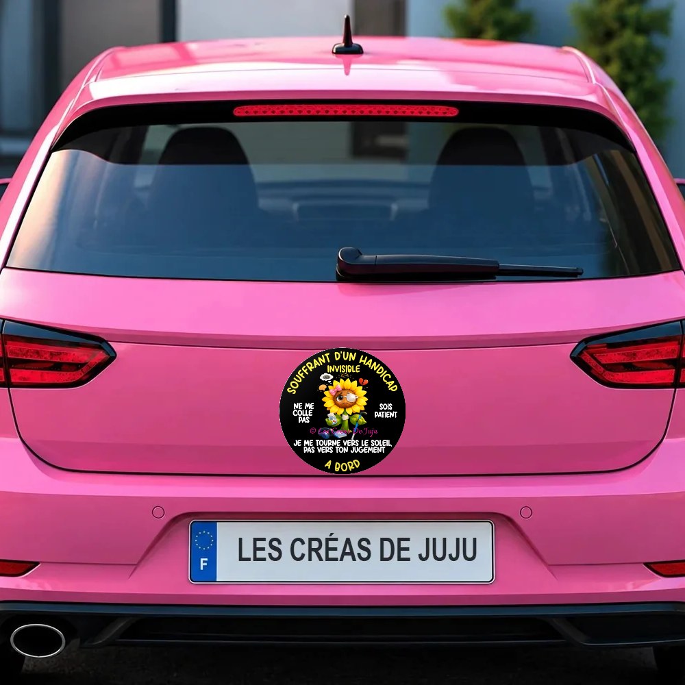 Stickers handicap invisible à bord femme plusieurs versions sur le coffre d'une voiture rose – Les Créas De Juju