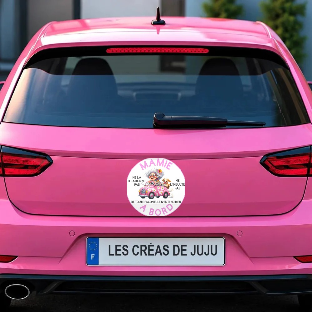 Stickers mamie à bord sur le coffre d'une voiture rose – Les Créas De Juju