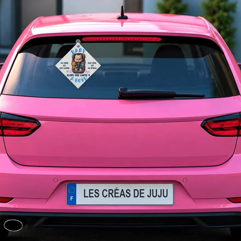 Plaque ventouse bébé à bord diverses versions derrière la lunette arrière d'une voiture rose – Les Créas De Juju